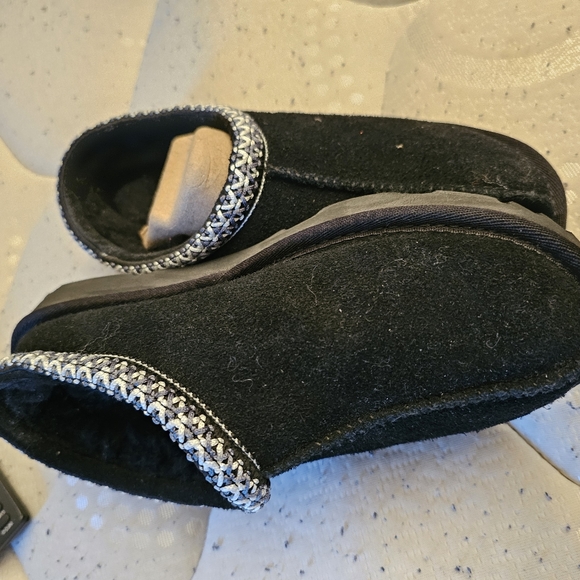 UGGS - Picture 4 of 7